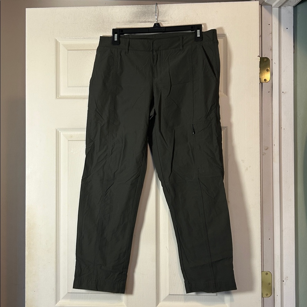 Kirkland Signature Green Cropped Pants Size 4 Green